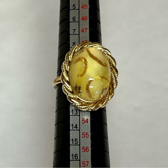 Glass ring, yellow golden foiled swirl, adjustable jewelry - Picture 5 of 11